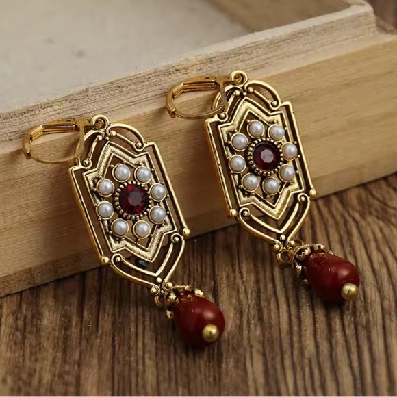 Vintage Marquis Bordo Gold Brass Earrings - Picture 8 of 9